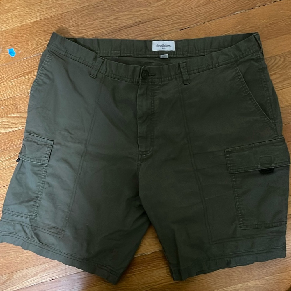 Goodfellow & CO  Men's Green Shorts SZ 40